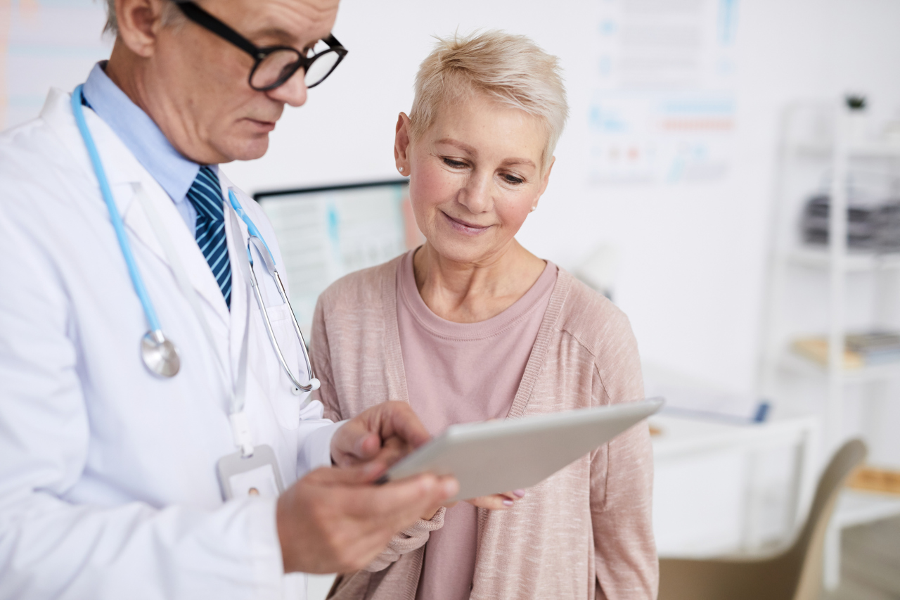 Jak technologia wspiera profilaktykę zdrowotną u osób w średnim wieku?